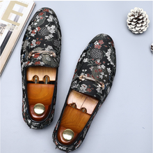 Load image into Gallery viewer, Mens Casual Embroidery Canvas Shoes - Many Sizes & Colours