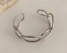 Load image into Gallery viewer, Women's Gold or Silver Chain Bangle