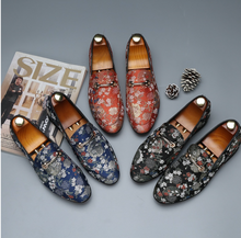 Load image into Gallery viewer, Mens Casual Embroidery Canvas Shoes - Many Sizes & Colours