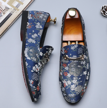 Load image into Gallery viewer, Mens Casual Embroidery Canvas Shoes - Many Sizes & Colours