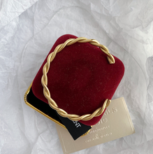 Load image into Gallery viewer, Women's Designer Gold Bangle + Gift Box
