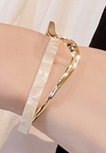 Load image into Gallery viewer, Women's Elegant Gold Bangle
