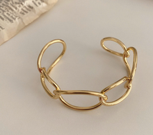 Load image into Gallery viewer, Women's Gold or Silver Chain Bangle
