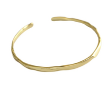 Load image into Gallery viewer, Women's Stunning Gold Bangle
