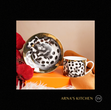Load image into Gallery viewer, "Arna Lisa" Royal Collection - Luxury Set of 6 Bone China Cup And Saucer Designer Cats
