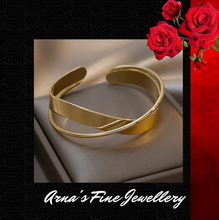 Load image into Gallery viewer, Women's Elegant Gold Bangle
