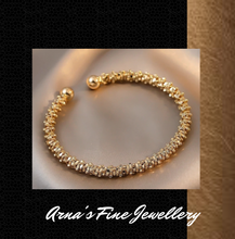 Load image into Gallery viewer, Women's Luxury Gold Bangle
