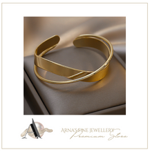 Load image into Gallery viewer, Women's Elegant Gold Bangle
