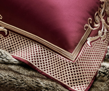 Load image into Gallery viewer, "Arna Lisa" Royal Collection - Luxury 600TC Egyptian Cotton Classic Exquisite Bedding Set - King 4 piece
