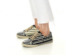 Load image into Gallery viewer, Digital Print Colourful Patterned Women's Sports Shoes Classic Shoes Flat Camouflage Casual Shoes Fashion 2021
