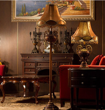 Load image into Gallery viewer, Arna Royal Collection - Vintage European Retro Table Lamp
