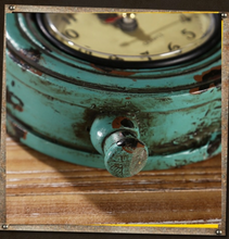 Load image into Gallery viewer, Deluxe "Arna Royal Clock Collection"  Retro Iron Clock - Many Colours
